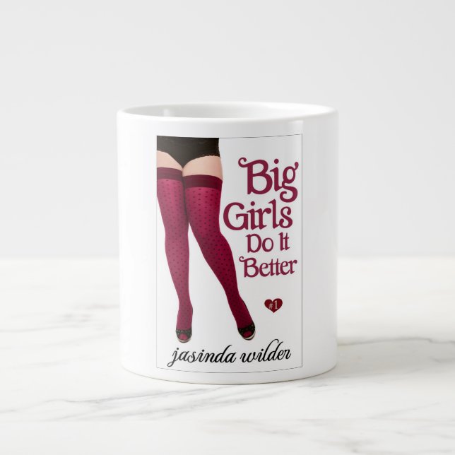 De grandes filles il améliorent la tasse enorme (Devant)