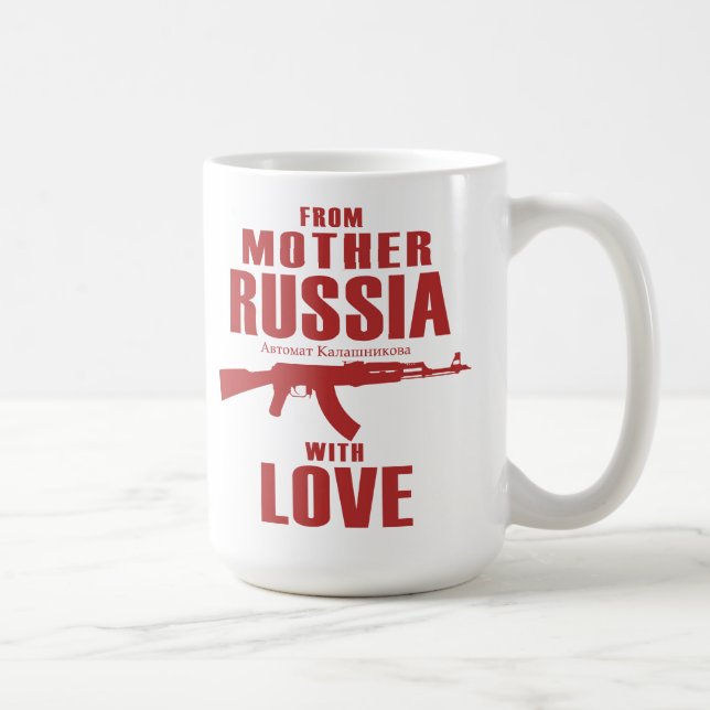 De la mère Russie avec la tasse de l'amour AK (Droite)