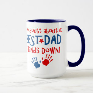 De mains la meilleure tasse de papa vers le bas