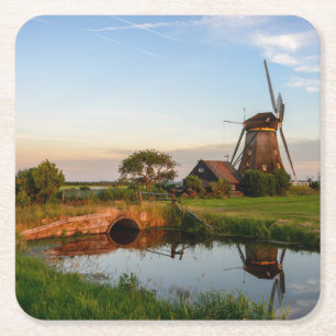 De Verre Carré Moulin à vent dans la campagne dans des dessous d