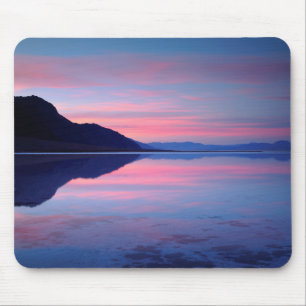 Death Valley Nationalpark. Badwater bei Sonnenaufg Mousepad