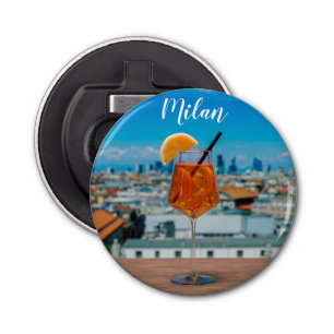 Décapsuleur Cocktail Spritz sur une table avec vue sur Milan