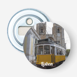 Décapsuleur Tramway jaune sur la cathédrale de Lisbonne au Por