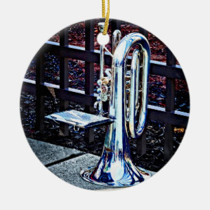 Décoration En Céramique Baritone Horn avant le défilé