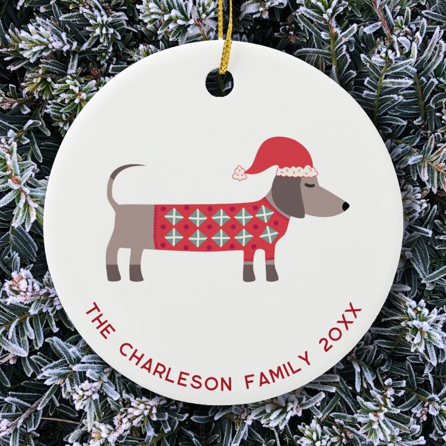 Décoration En Céramique Dachshund Chien de Noël personnalisé amusant (Dachshund dog Christmas personalized family name date ceramic ornament)