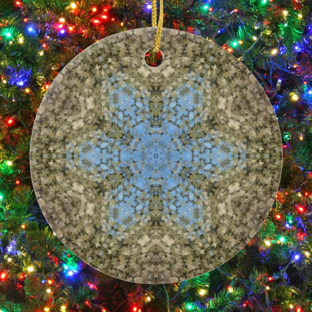 Décoration En Céramique Digital Mandala jaune et bleu (Yellow and Blue Hexagon Mandala Ornament by Wormhole Orbital)
