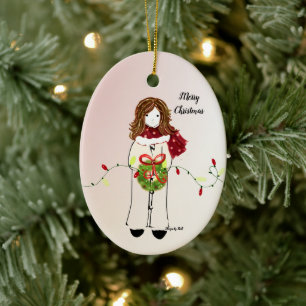 Décoration En Céramique Fille de Noël tenant une couronne et des lumières