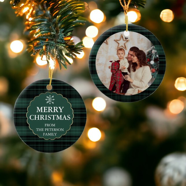 Décoration En Céramique Flannelle verte Rustique Joyeux Noël Photo (Rustic Green Plaid Flannel Merry Christmas Photo Ceramic Ornament)