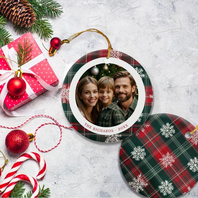 Décoration En Céramique Flèches modernes rouges et vertes Photo (Modern Red and Green Snowflakes Photo Ceramic Ornament)