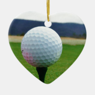 Décoration En Céramique Golf Ball sur un terrain de golf de montagne