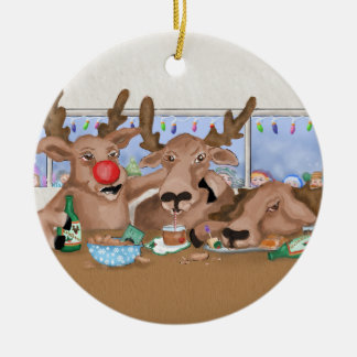 Décoration En Céramique Le renne de Père Noël se comportant mal l'ornement