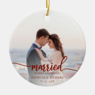 Décoration En Céramique Mariés Pendant une Photo de Noël de Pandémie