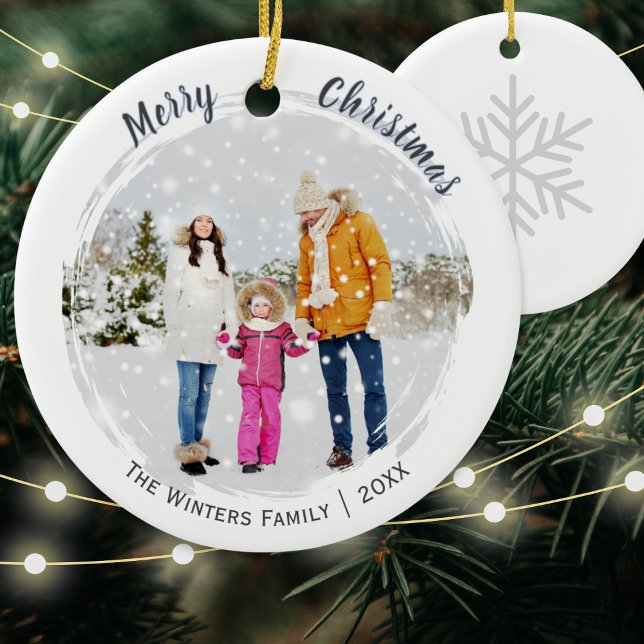 Décoration En Céramique Photo personnalisée et nom Joyeux blanc Noël (A stylish Christmas tree decoration with custom photo, name(s) and year)