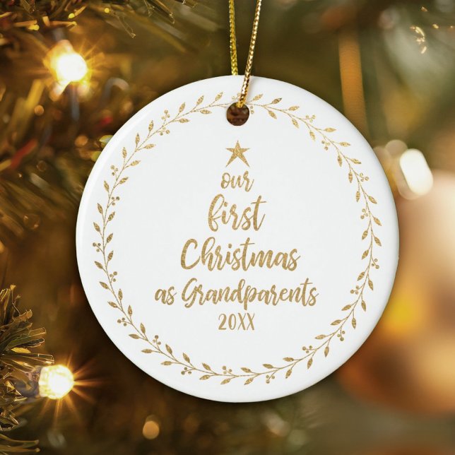 Décoration En Céramique Première photo grand-parent de Noël (An elegant gold 1st christmas as grandparents photo ornament. Add photo on back.)