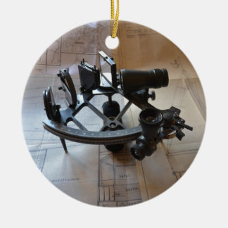 Décoration En Céramique Sextant Antique