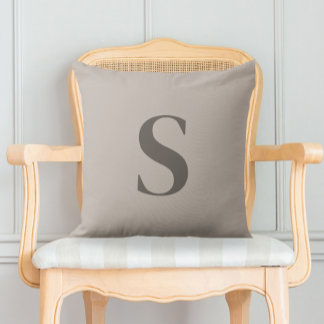 Decorative cushion with initial kissen