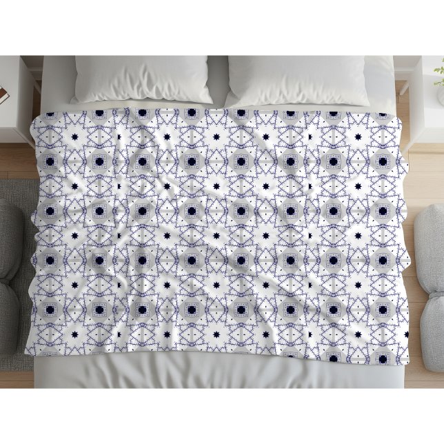 Decorative geometric patterned on white background fleecedecke (Von Creator hochgeladen)