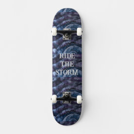 DÉCOUVREZ LE SKATEBOARD STORM PAR PAULA REILLY DES