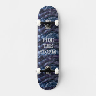 DÉCOUVREZ LE SKATEBOARD STORM PAR PAULA REILLY DES