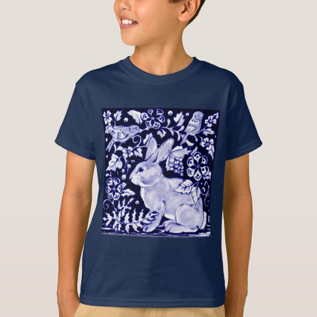 Dedham Blue Rabbit, Classic Blue & White Design T-Shirt (Vorderseite)