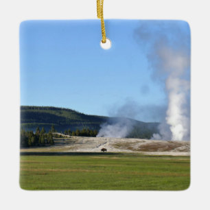 Deep Blue Geysir und Bison in Yellowstone Keramikornament