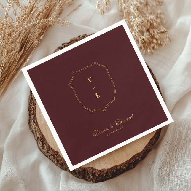 Deep Burgundy & Gold Crest Monogram Winter Wedding Serviette (Von Creator hochgeladen)
