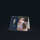 Deep Forest Kariert Golden Dee Christmas Foto Card Feiertagskarte<br><div class="desc">Diese gefaltete Weihnachtskarte zeigt ein klassisches dunkles karierte von marineblau und waldgrün fühlt sich warm und gemütlich an wie eine Wolldecke an einem kalten Winterabend. Eine goldene Hirschforelle aus Imitaten bringt eine moderne Touch Glanz für ein saisonales und festliches Gefühl. Fotografie von Storytree Studios,  Stanford,  CA</div>