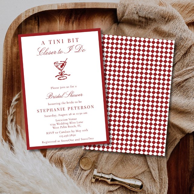 Deep Red Checkered Old Money Martini Bridal Shower Einladung (Von Creator hochgeladen)