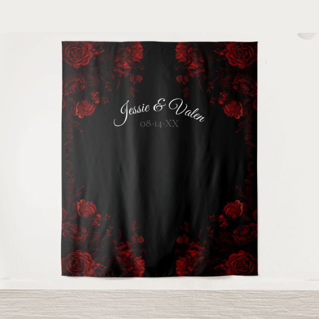 Deep Red Floral Elegante Gotische Hochzeit Wandteppich (Vorderseite)