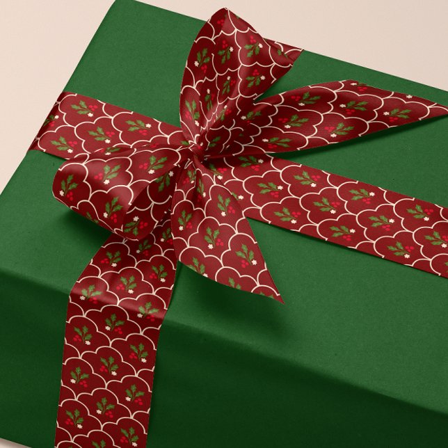 Deep Red Scallop Holly Branly Berries Weihnachten Satinband (Grand millennial style ribbon with deep red scallops and festive Christmas holly sprig pattern)