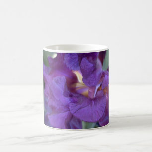 Deep Reddish-Lila Iris Closeup-Tasse Kaffeetasse