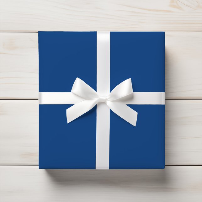 Deep Sapphire Dark Indigo Blue Solid Color Geschenkpapier (Von Creator hochgeladen)