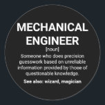 Definition für Maschinenbauingenieure Runder Aufkleber<br><div class="desc">Definition des Maschinenbauingenieurs: Jemand,  der Präzisionsraten auf der Grundlage unzuverlässiger Informationen erbringt,  die von Personen mit fragwürdigem Wissen bereitgestellt werden. Siehe auch: Zauberer</div>