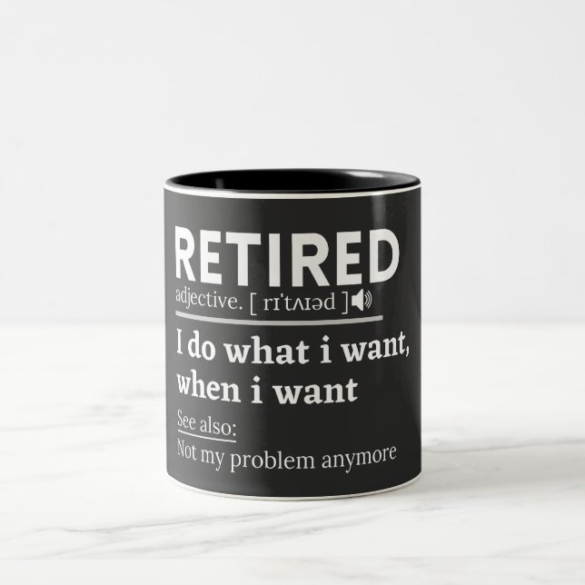 Definition im Ruhestand, komischer Ruhestand, im R Zweifarbige Tasse (Mittel)