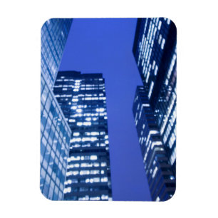 Defocused aufwärts Ansicht der Büro-Gebäudefens Magnet