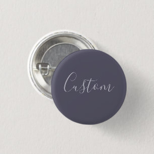 Dein Name   Elegantes Lavenderskript auf Hazy Lila Button