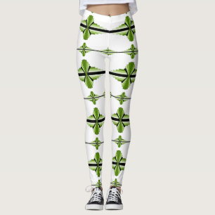 Deko-Elemente in moogrünen Leggings