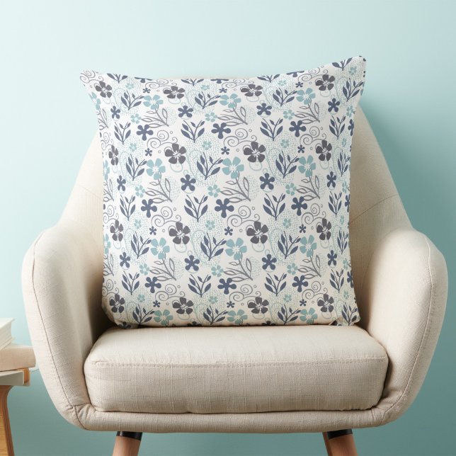 Dekokissen mit floralem Muster (floral throw pillow)
