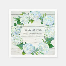 Dekoration der Hochzeitsempfehlung Holz und weiße  Serviette