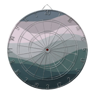 Dekoration im Retro-Stil mit lila und türkisfarben Dartscheibe