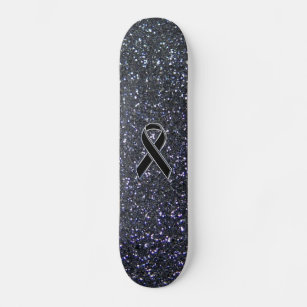Dekoration mit Akzent-Dekoration aus schwarzem Ban Skateboard