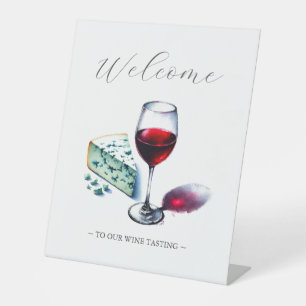 Dekoration von Käse und Wein Sockelschild