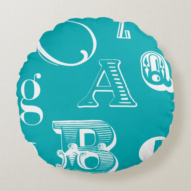 Dekorative Buchstaben auf blauem Hintergrund Rundes Kissen (Vorderseite)