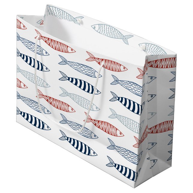 Dekorative mediterrane Sardinen Fischmuster Große Geschenktüte (Vorderseite Schrägansicht)