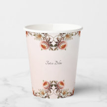 Dekorative rosa und weiße Blumen-Papierbecher