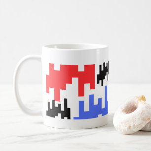 Dekorativer Pixel-Becher in Rot und Blau. Kaffeetasse