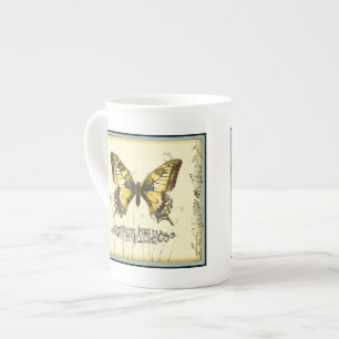 Dekorativer Schmetterling mit Wildblumen Prozellantasse