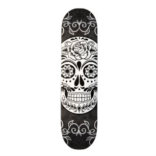 Dekorativer ZuckerschädelSchwarz-weißer gotischer Skateboard
