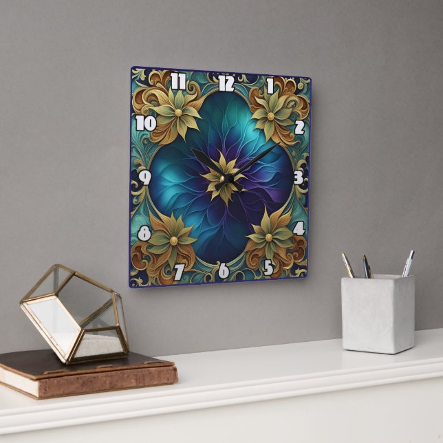 Dekoratives Blumendesign mit türkisfarbenem Hinter Quadratische Wanduhr (Büro)