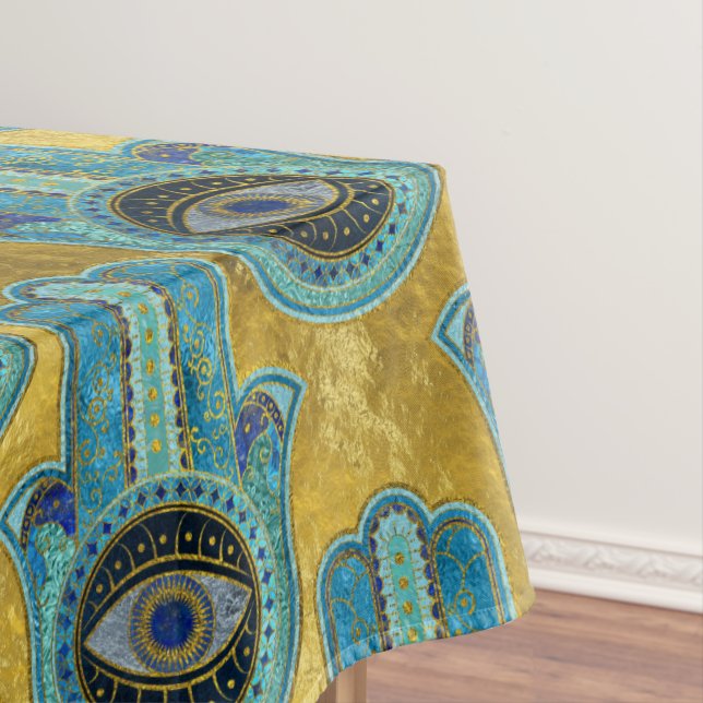 Dekoratives Hamsa Handmuster auf Gold Tischdecke (Beispiel)